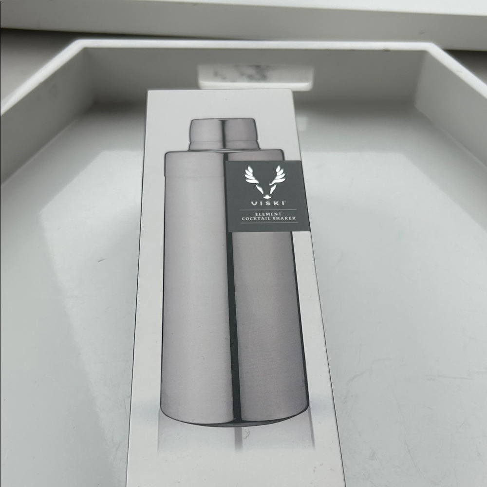 Silver Cocktail Shaker - Sleek Stainless Bar Accessory